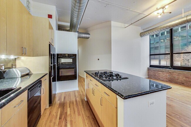 Building Photo - 130 S Canal St