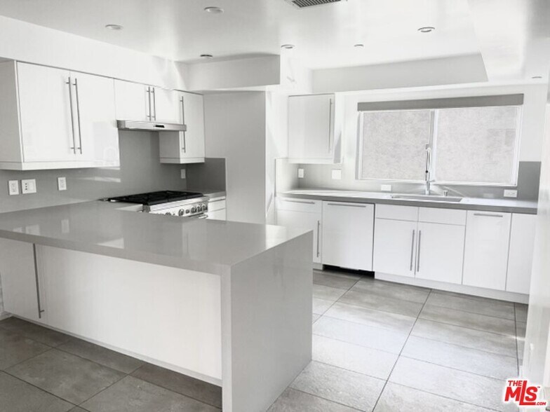 Kitchen #E - 947 4th St