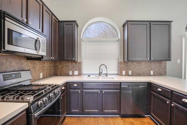 Building Photo - 910 Champions Point Dr
