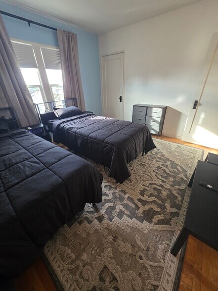 Building Photo - 9333 Lawlor St