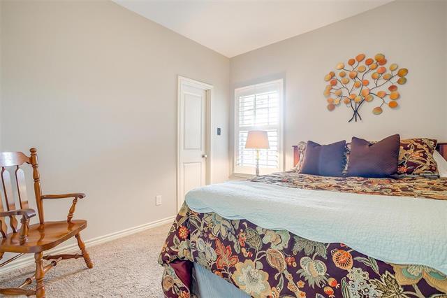 Building Photo - 13704 Southern Oaks Dr