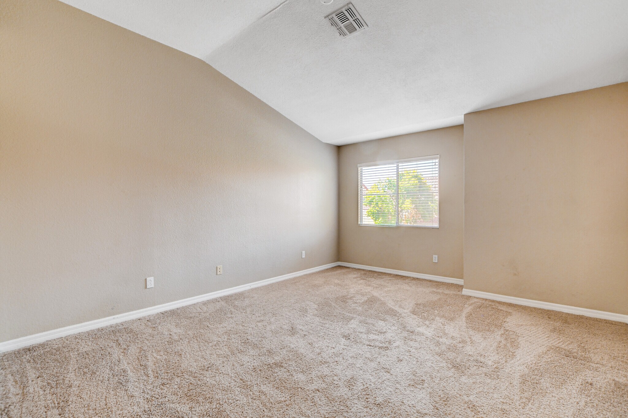 Building Photo - 1661 Cloister Ave