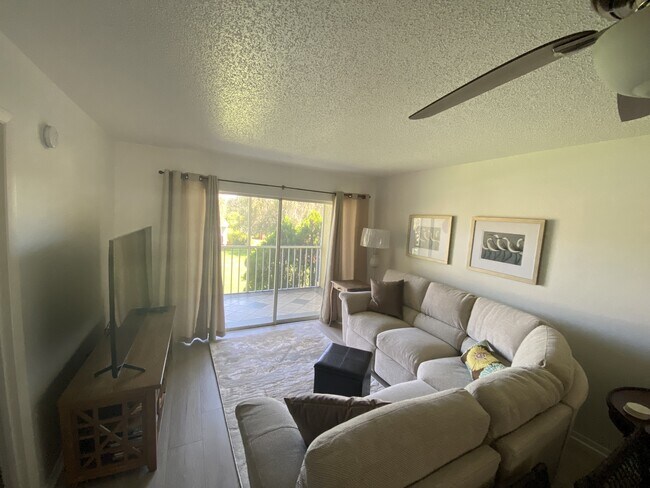 Building Photo - 944 Capri Isles Blvd