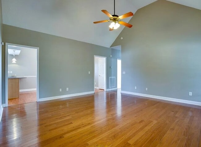 Building Photo - 4650 Hammock Dr