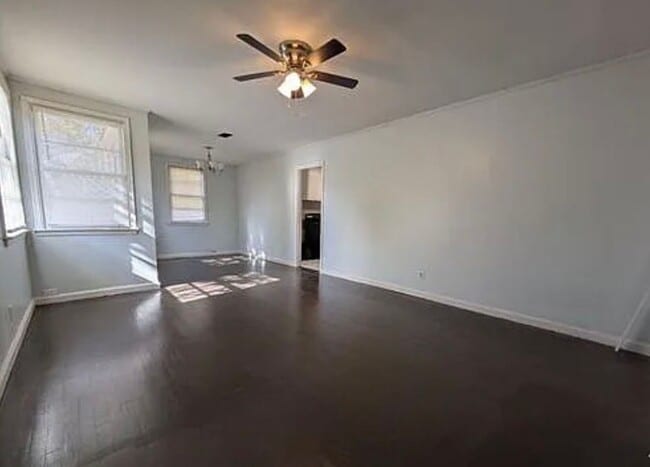 Building Photo - Blend of Comfort and Practicality