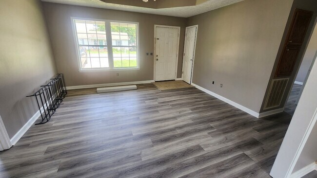 Building Photo - 610 N Greenwood Ext