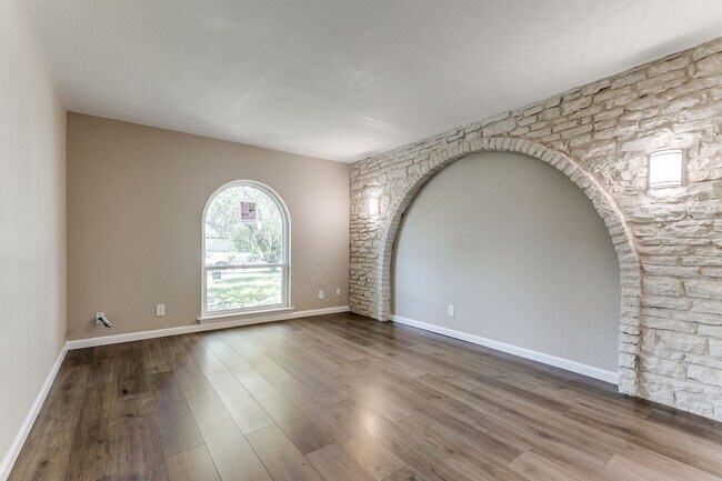 Building Photo - 10215 Charter Ridge