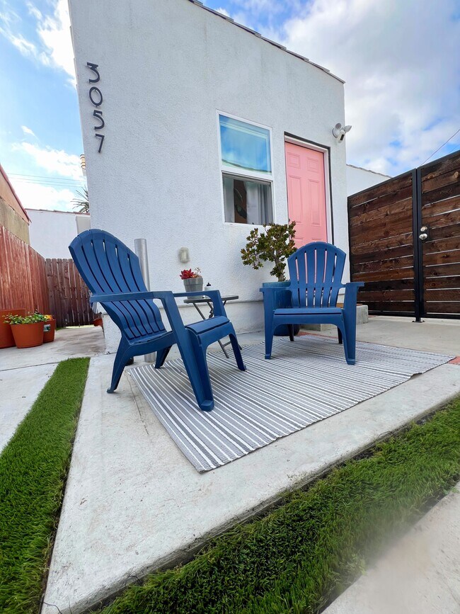 Building Photo - 3057 Vineyard Ave