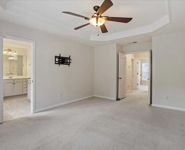 Building Photo - Gorgeous Townhome in Great Raleigh Location!