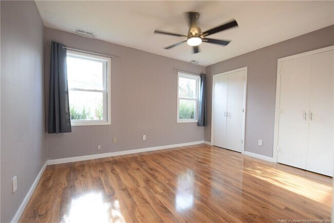 Building Photo - 733 Mosswood Ln