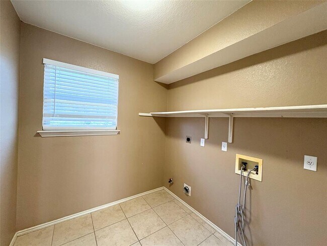 Building Photo - 1101 Wood Creek Dr