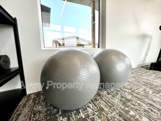 Building Photo - 1003 Claude Rd