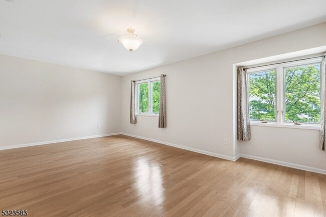 Building Photo - 6-06 Cross Meadows