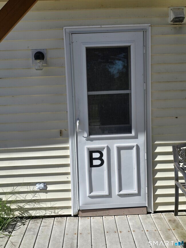 Building Photo - 527 Gilead St