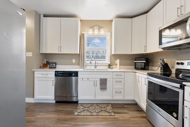 Building Photo - 603 W 18th St