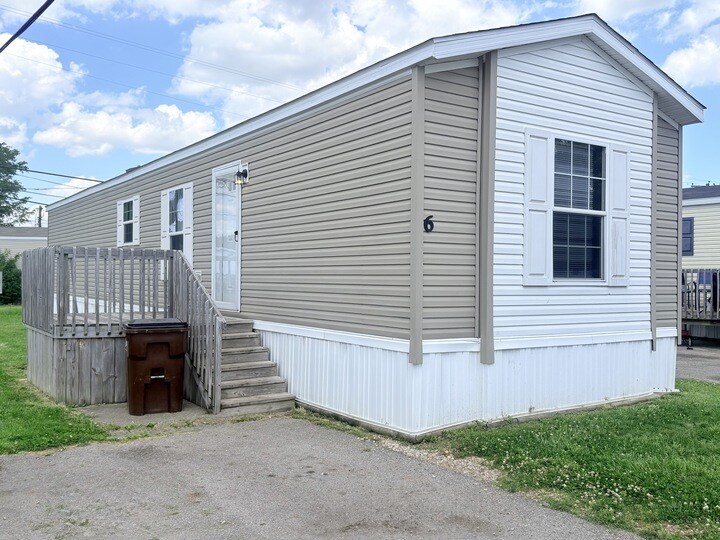Building Photo - 10694 State Rte 762