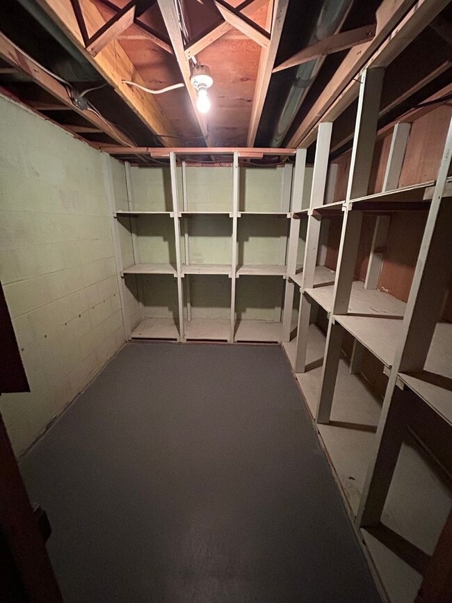 Building Photo - 3 Bedroom 2 Bath Ranch Style Home in Forest Park