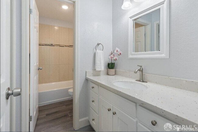 Building Photo - 439 Bonnie St