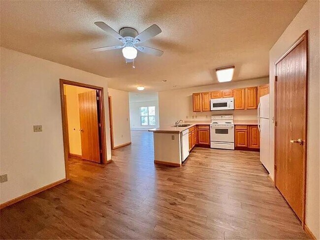 Building Photo - 901 Dominion Dr