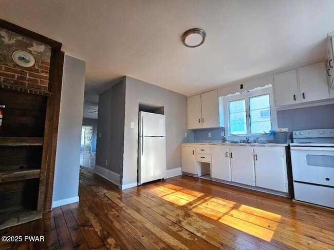 Building Photo - 314 11th St