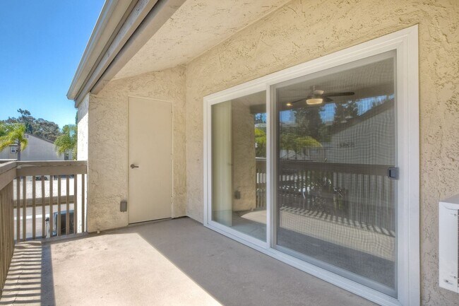 Building Photo - 1 Bedroom, 1 Bathroom Condo in the Villa La Jolla Community