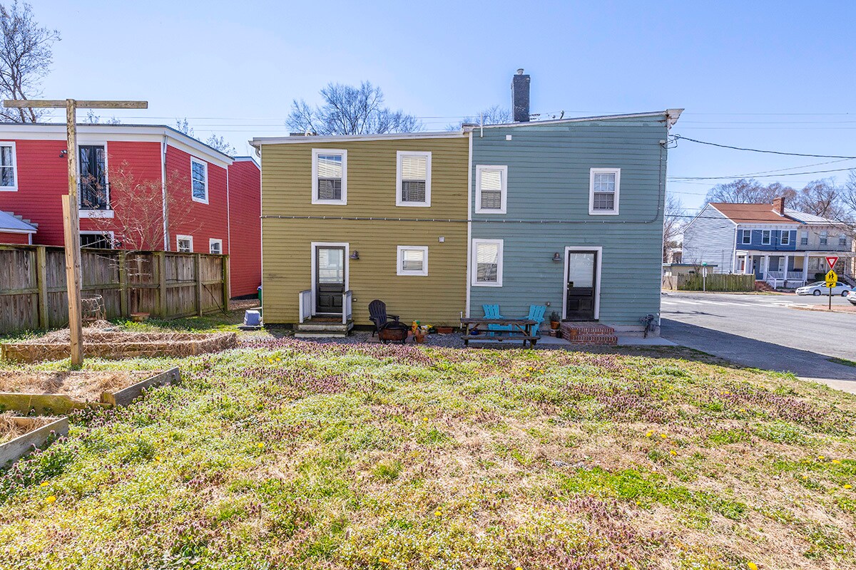 Building Photo - 2902 E Clay St