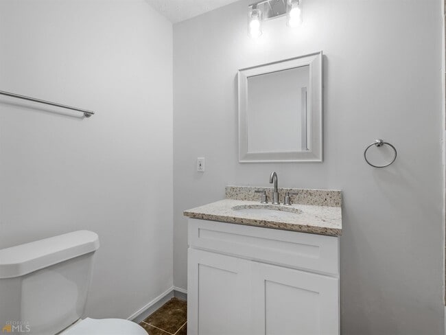 Building Photo - 1999 Hampton Locust Grove Rd