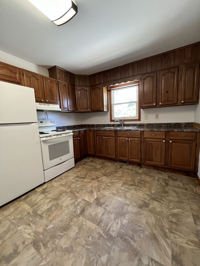 Building Photo - 61 E Park St