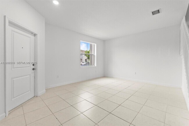 Building Photo - 2668 SE 19th St