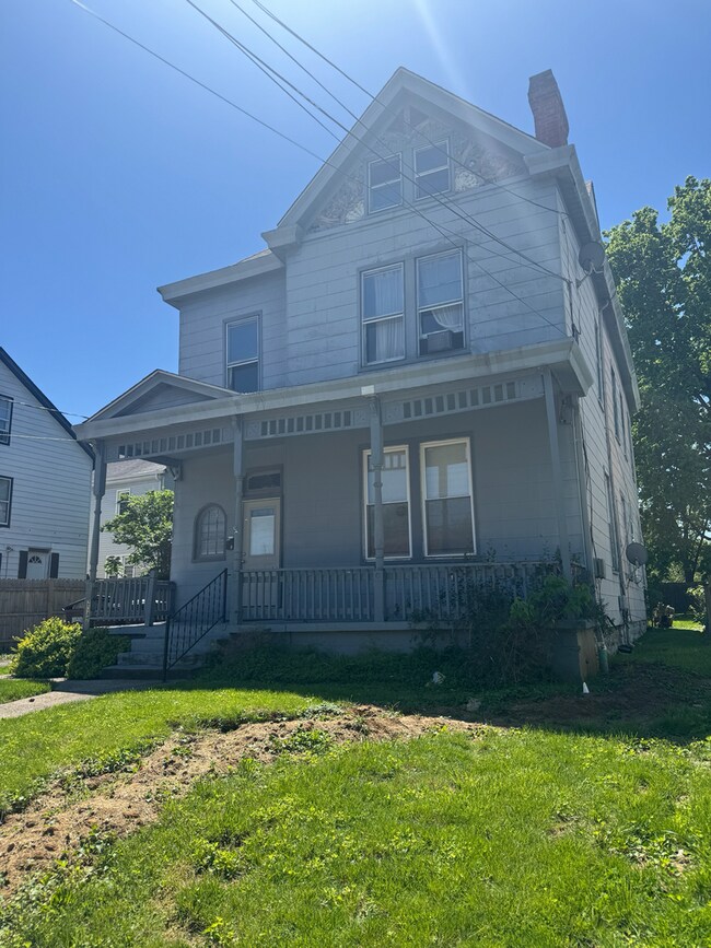 Building Photo - 2047 Lawrence Ave