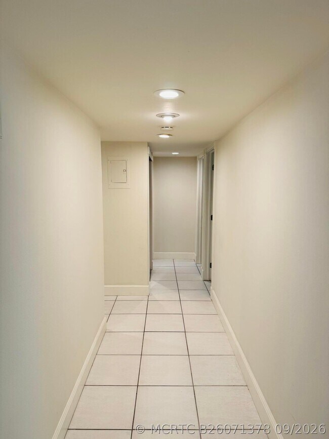 Building Photo - 1527 S Flagler Dr