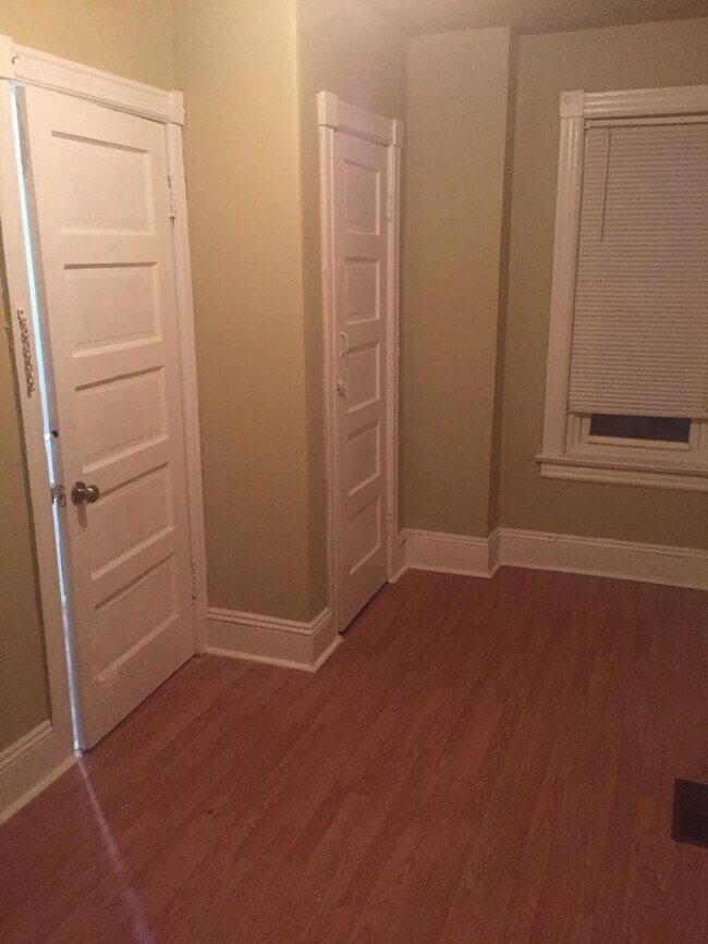 Building Photo - Great starter home for family!