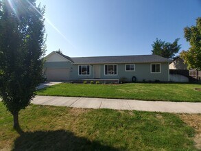 Building Photo - Great Family Home