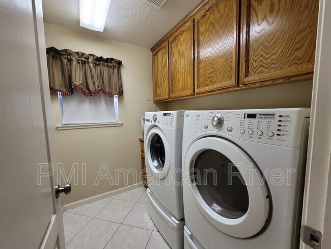 Building Photo - 998 Bay Shore Dr