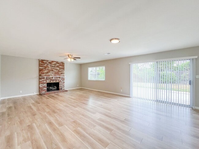 Building Photo - Santa Ana - Gorgeous Interior Remodel 4 be...