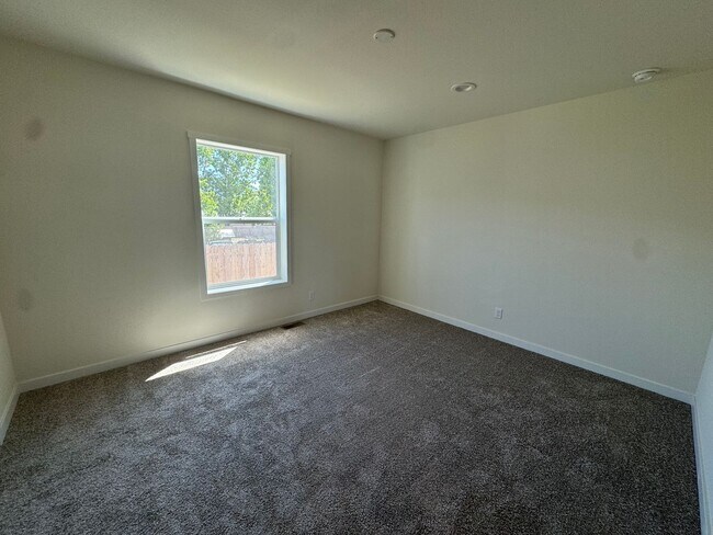 Building Photo - Brand New 3 bedroom House