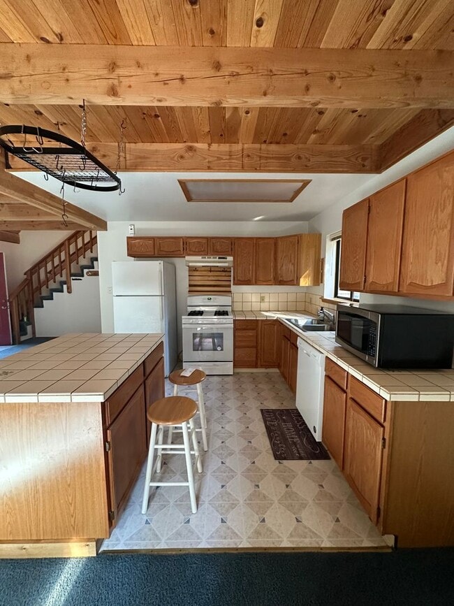 Building Photo - Great End Of Street location -  3 bedroom,...