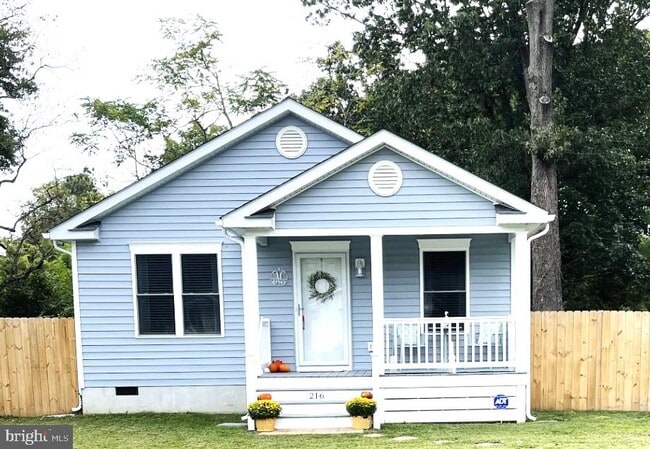 Building Photo - 216 5th St