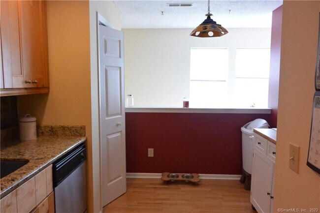 Building Photo - 515 Foxboro Dr