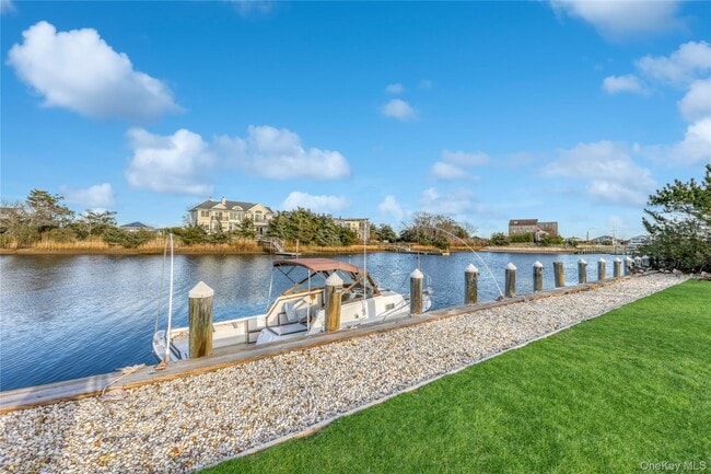 Building Photo - 170 Beach Ln