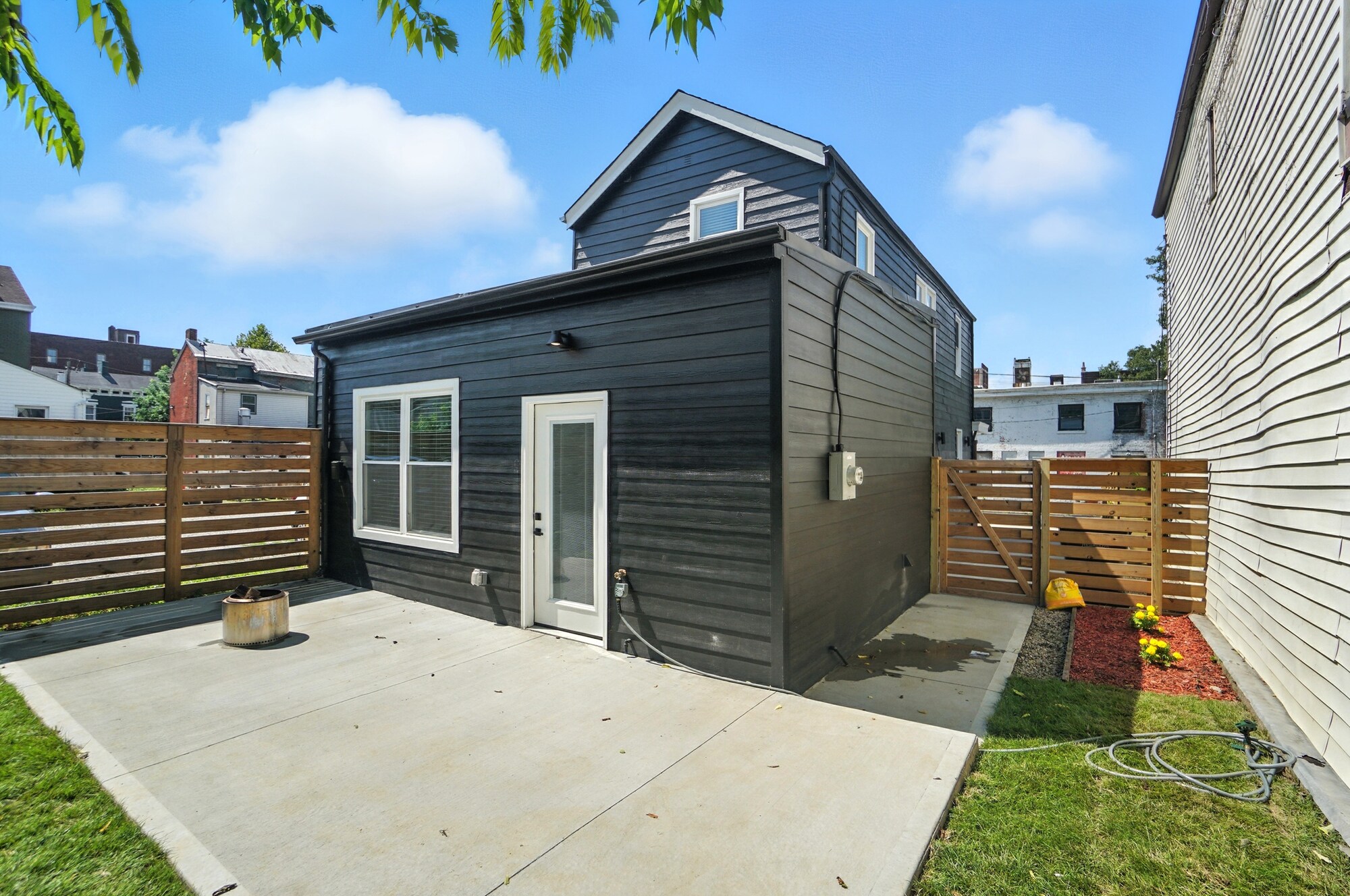 Building Photo - 831 Dayton Ave