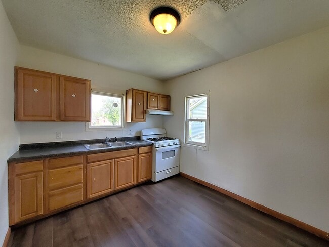 Building Photo - 919 Oneida St