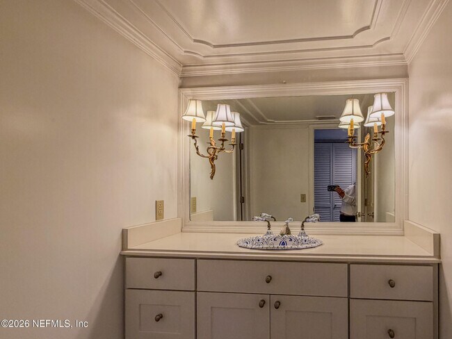 Building Photo - 2950 St Johns Ave