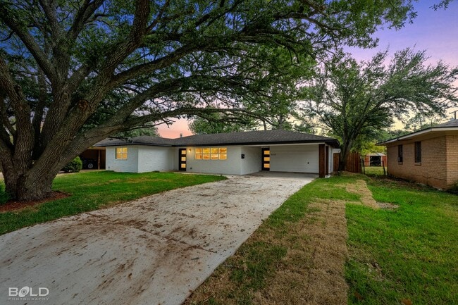 Building Photo - Check Out this 3 bed 2 bath in Bossier