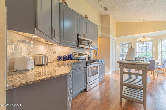 Building Photo - 6236 Clover Bend Dr