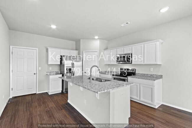 Building Photo - 811 E Sparrow Cir