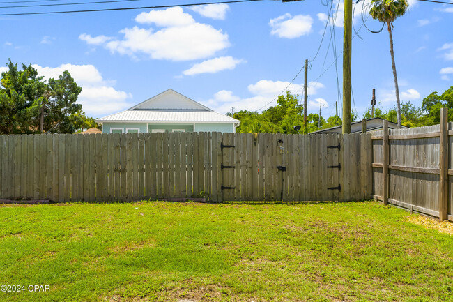 Building Photo - 5403 S Lagoon Dr