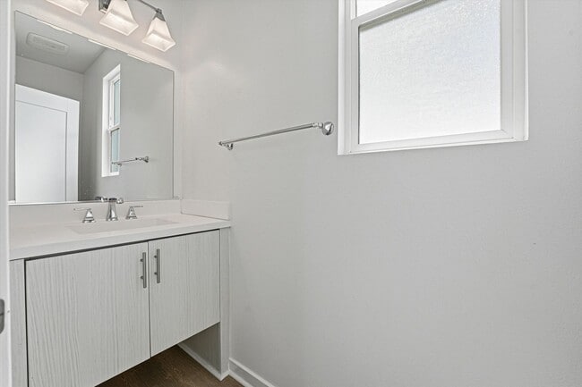 Building Photo - Detached Townhome - Private Roof Deck - With 360 Panoramic Views