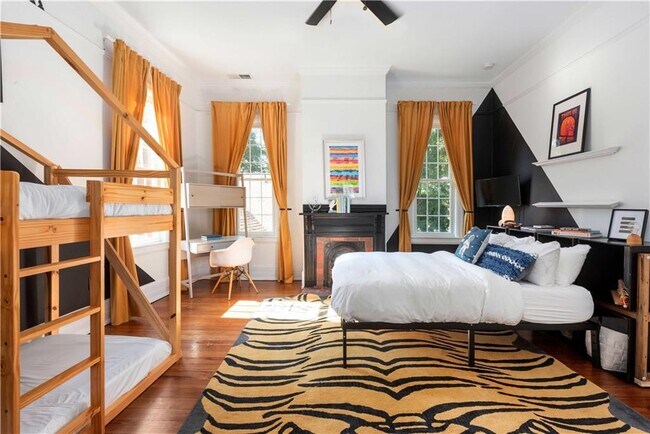 Building Photo - 383 Park Ave SE