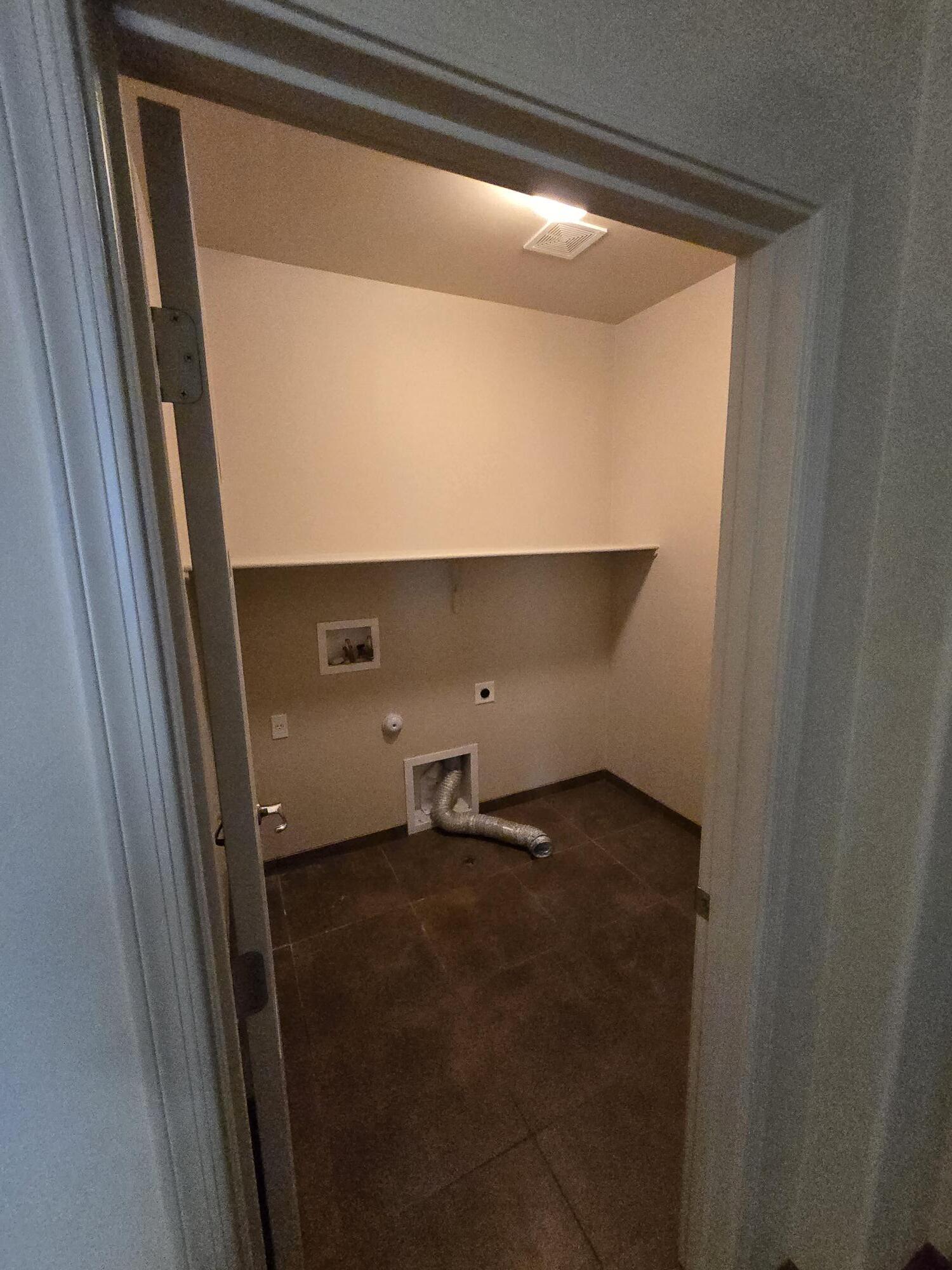 Building Photo - 402 E Croydon Park Rd